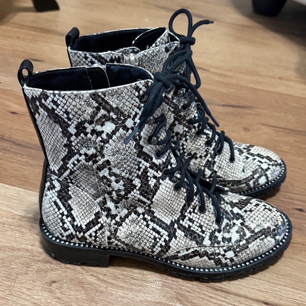Express faux snake skin combat boot, size 6